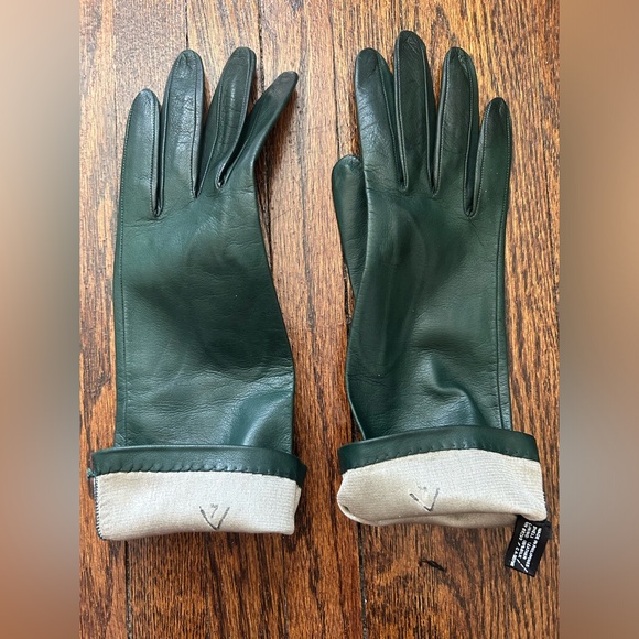 Emerald Evening Gloves - Picture 12 of 14